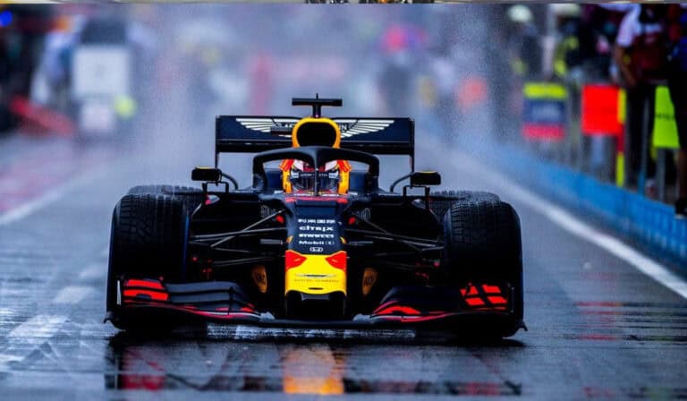 Formula 1 introduction – check out the guide on the rules, format, and current teams yourself.